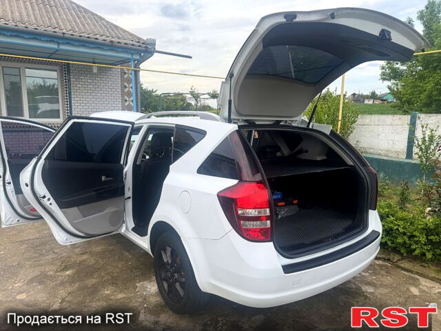 Белый Киа Сид, объемом двигателя 1.6 л и пробегом 386 тыс. км за 5000 $, фото 9 на Automoto.ua