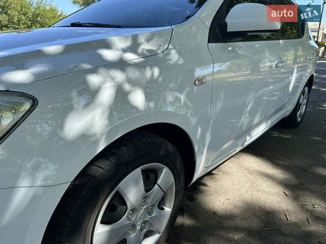Білий Кіа Сід, об'ємом двигуна 1.4 л та пробігом 257 тис. км за 5699 $, фото 9 на Automoto.ua