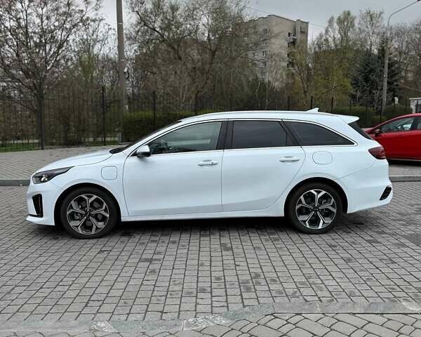Белый Киа Сид, объемом двигателя 1.6 л и пробегом 58 тыс. км за 17799 $, фото 3 на Automoto.ua