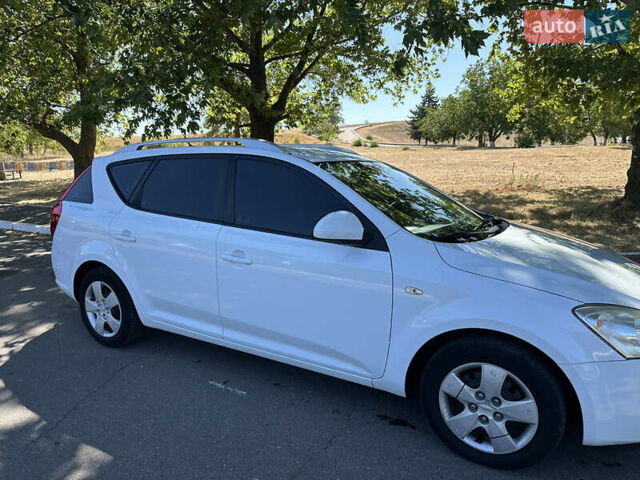 Білий Кіа Сід, об'ємом двигуна 1.4 л та пробігом 257 тис. км за 5699 $, фото 4 на Automoto.ua