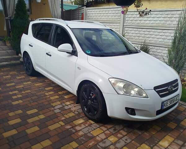 Белый Киа Сид, объемом двигателя 1.6 л и пробегом 380 тыс. км за 5700 $, фото 6 на Automoto.ua