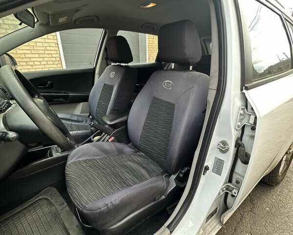 Белый Киа Сид, объемом двигателя 1.6 л и пробегом 315 тыс. км за 4900 $, фото 10 на Automoto.ua