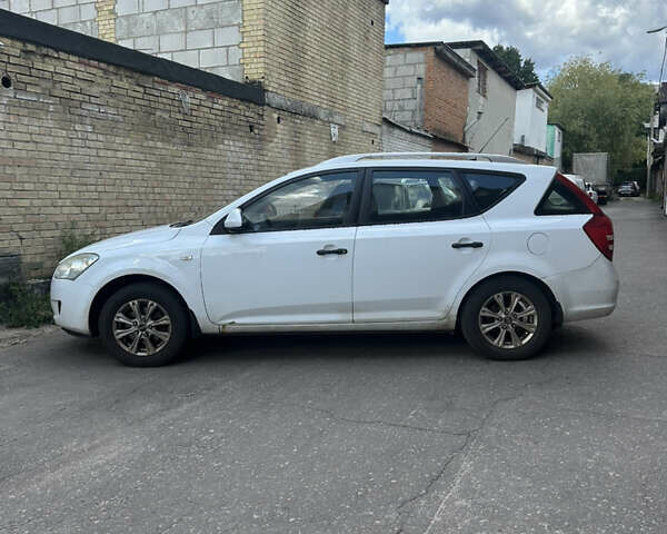 Белый Киа Сид, объемом двигателя 1.6 л и пробегом 315 тыс. км за 4900 $, фото 1 на Automoto.ua