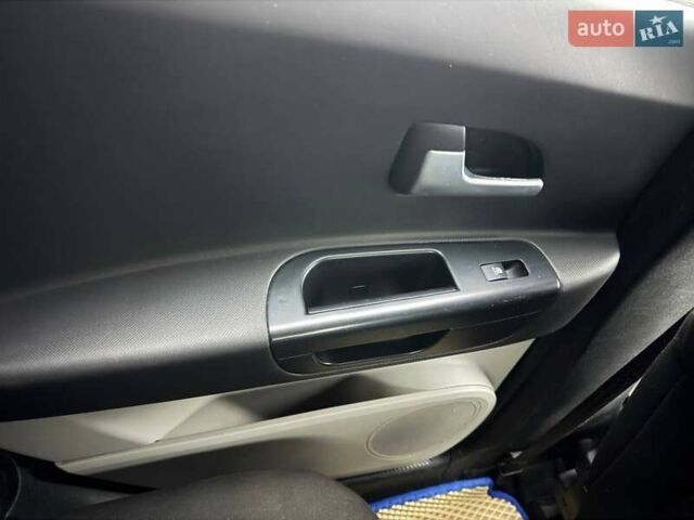 Білий Кіа Сід, об'ємом двигуна 1.4 л та пробігом 250 тис. км за 6400 $, фото 2 на Automoto.ua