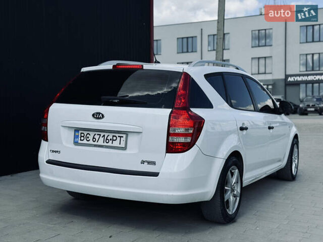 Белый Киа Сид, объемом двигателя 1.4 л и пробегом 238 тыс. км за 4500 $, фото 3 на Automoto.ua