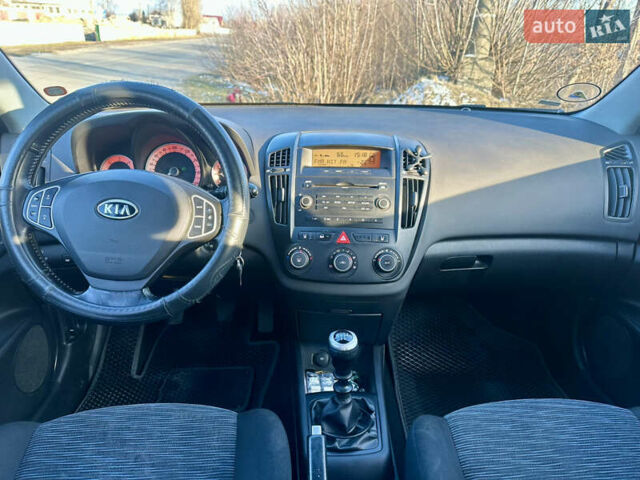Белый Киа Сид, объемом двигателя 1.58 л и пробегом 307 тыс. км за 4950 $, фото 5 на Automoto.ua