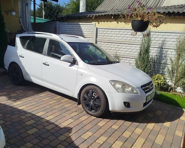 Белый Киа Сид, объемом двигателя 1.6 л и пробегом 380 тыс. км за 5700 $, фото 5 на Automoto.ua