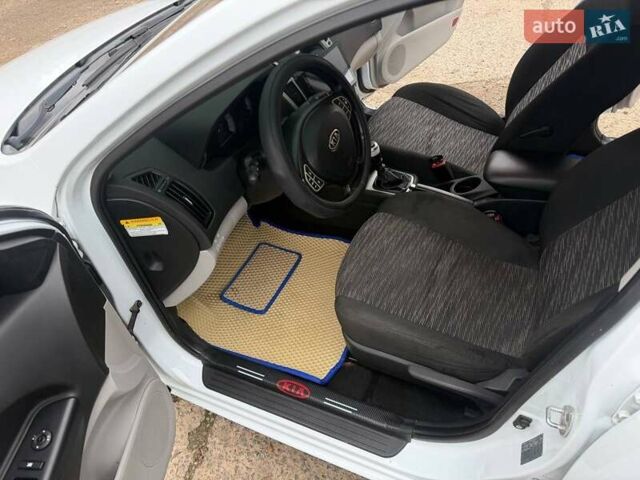 Білий Кіа Сід, об'ємом двигуна 1.4 л та пробігом 250 тис. км за 6400 $, фото 10 на Automoto.ua