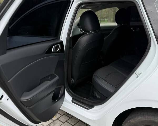 Белый Киа Сид, объемом двигателя 1.6 л и пробегом 58 тыс. км за 17799 $, фото 2 на Automoto.ua