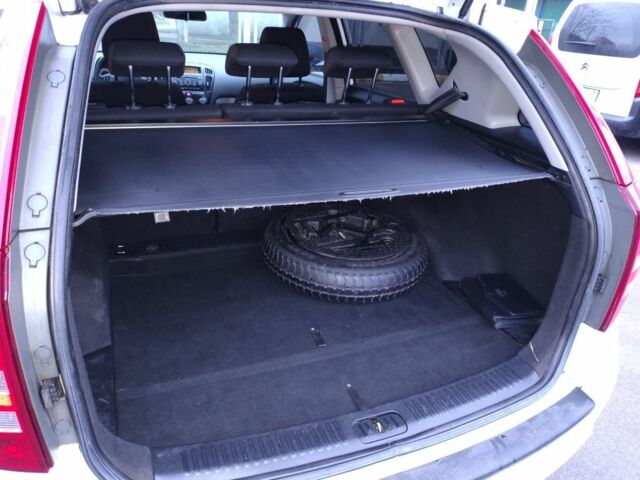 Белый Киа Сид, объемом двигателя 1.6 л и пробегом 230 тыс. км за 4999 $, фото 6 на Automoto.ua