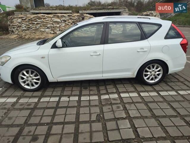 Белый Киа Сид, объемом двигателя 1.58 л и пробегом 330 тыс. км за 5000 $, фото 3 на Automoto.ua