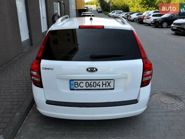 Білий Кіа Сід, об'ємом двигуна 1.4 л та пробігом 221 тис. км за 4800 $, фото 10 на Automoto.ua