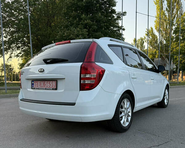 Белый Киа Сид, объемом двигателя 1.6 л и пробегом 222 тыс. км за 7500 $, фото 6 на Automoto.ua