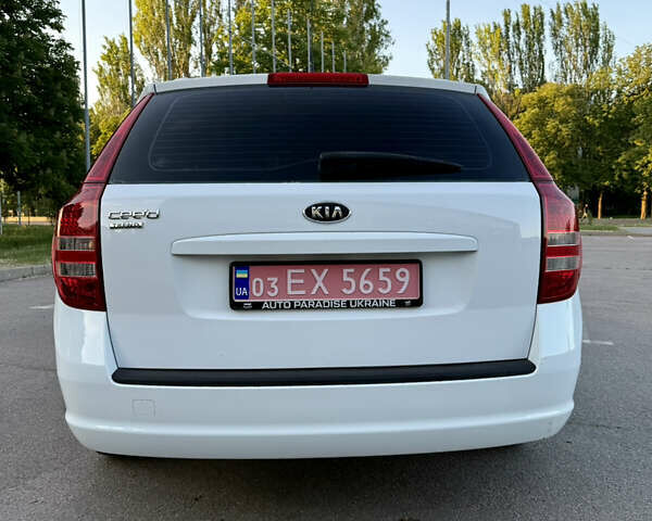 Белый Киа Сид, объемом двигателя 1.6 л и пробегом 222 тыс. км за 7500 $, фото 5 на Automoto.ua