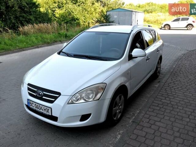 Білий Кіа Сід, об'ємом двигуна 1.4 л та пробігом 221 тис. км за 4800 $, фото 1 на Automoto.ua