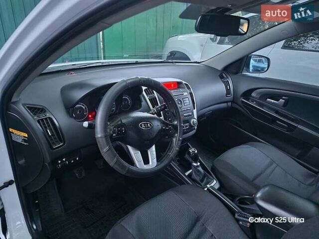 Белый Киа Сид, объемом двигателя 1.59 л и пробегом 227 тыс. км за 5999 $, фото 22 на Automoto.ua