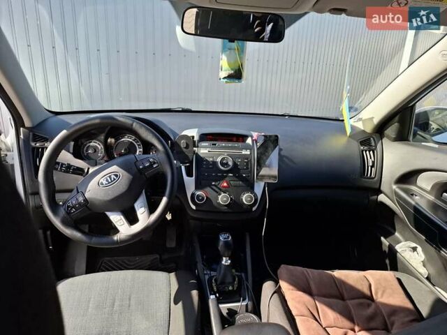 Белый Киа Сид, объемом двигателя 1.6 л и пробегом 281 тыс. км за 5800 $, фото 15 на Automoto.ua