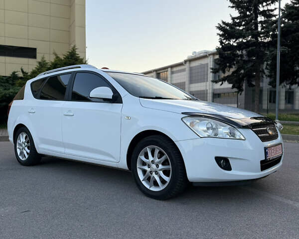 Белый Киа Сид, объемом двигателя 1.6 л и пробегом 222 тыс. км за 7500 $, фото 12 на Automoto.ua