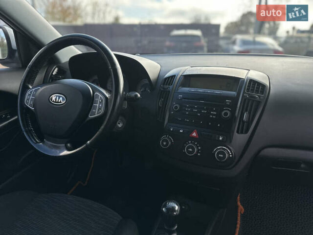 Белый Киа Сид, объемом двигателя 1.6 л и пробегом 193 тыс. км за 5500 $, фото 48 на Automoto.ua
