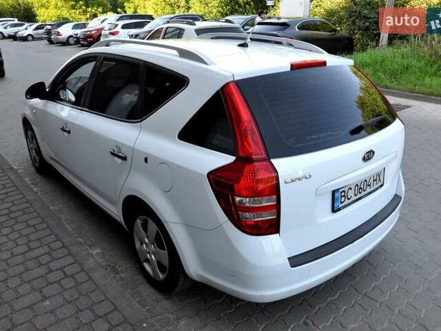 Білий Кіа Сід, об'ємом двигуна 1.4 л та пробігом 221 тис. км за 4800 $, фото 12 на Automoto.ua