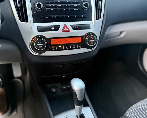 Белый Киа Сид, объемом двигателя 1.6 л и пробегом 222 тыс. км за 7500 $, фото 21 на Automoto.ua