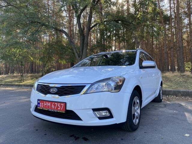 Білий Кіа Сід, об'ємом двигуна 1.6 л та пробігом 236 тис. км за 6999 $, фото 6 на Automoto.ua