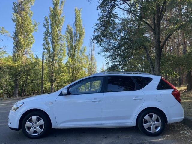 Білий Кіа Сід, об'ємом двигуна 1.6 л та пробігом 236 тис. км за 6999 $, фото 5 на Automoto.ua