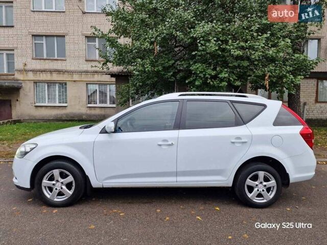 Белый Киа Сид, объемом двигателя 1.59 л и пробегом 227 тыс. км за 5999 $, фото 10 на Automoto.ua