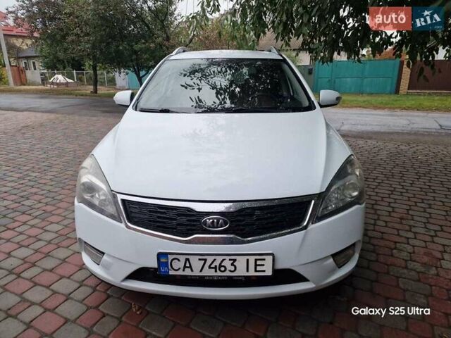 Белый Киа Сид, объемом двигателя 1.59 л и пробегом 227 тыс. км за 5999 $, фото 2 на Automoto.ua