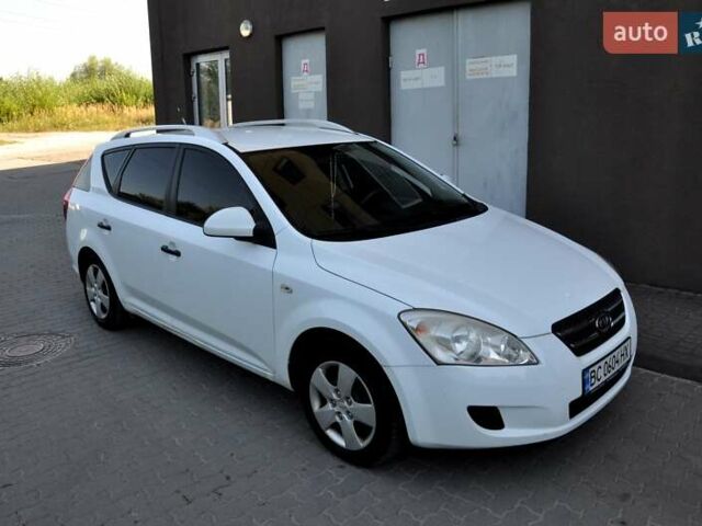 Білий Кіа Сід, об'ємом двигуна 1.4 л та пробігом 221 тис. км за 4800 $, фото 5 на Automoto.ua