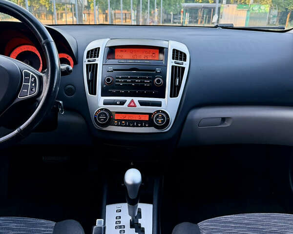 Белый Киа Сид, объемом двигателя 1.6 л и пробегом 222 тыс. км за 7500 $, фото 23 на Automoto.ua