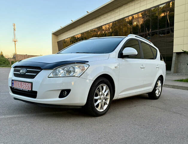 Белый Киа Сид, объемом двигателя 1.6 л и пробегом 222 тыс. км за 7500 $, фото 3 на Automoto.ua