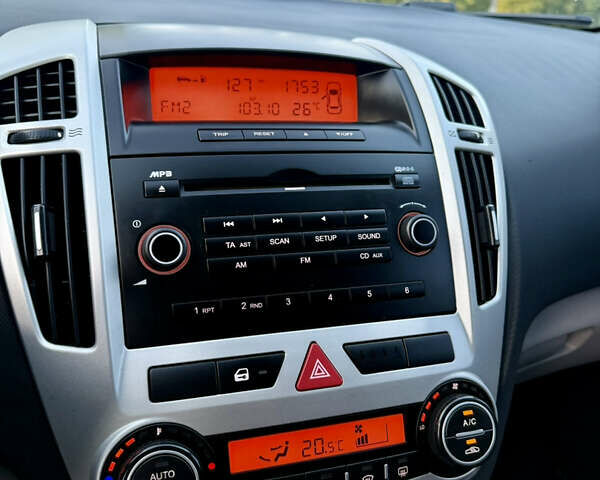 Белый Киа Сид, объемом двигателя 1.6 л и пробегом 222 тыс. км за 7500 $, фото 18 на Automoto.ua