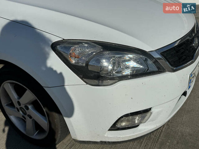 Белый Киа Сид, объемом двигателя 1.6 л и пробегом 286 тыс. км за 6800 $, фото 7 на Automoto.ua