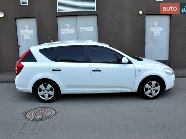 Білий Кіа Сід, об'ємом двигуна 1.4 л та пробігом 221 тис. км за 4800 $, фото 7 на Automoto.ua