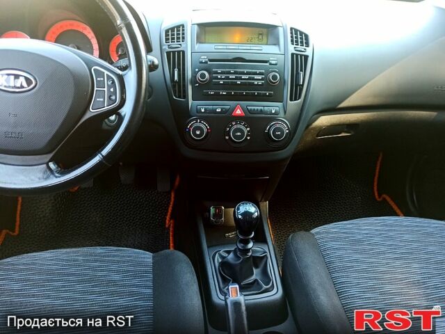 Белый Киа Сид, объемом двигателя 1.6 л и пробегом 191 тыс. км за 5200 $, фото 11 на Automoto.ua