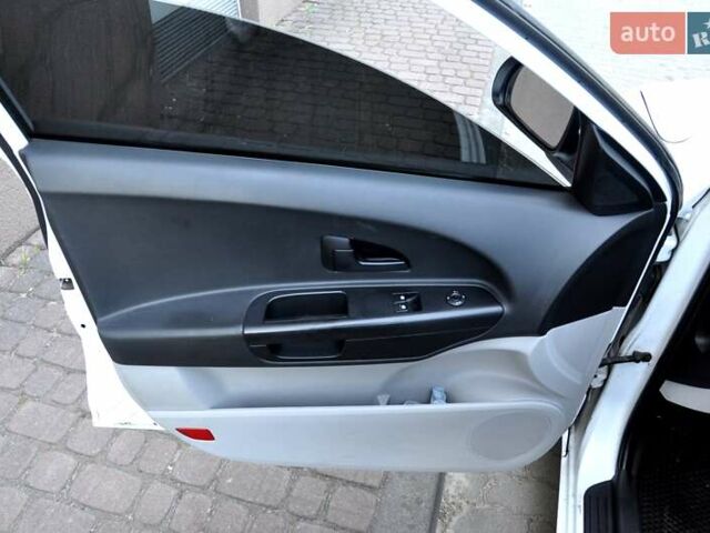 Білий Кіа Сід, об'ємом двигуна 1.4 л та пробігом 221 тис. км за 4800 $, фото 14 на Automoto.ua