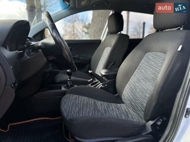 Белый Киа Сид, объемом двигателя 1.6 л и пробегом 193 тыс. км за 5500 $, фото 26 на Automoto.ua