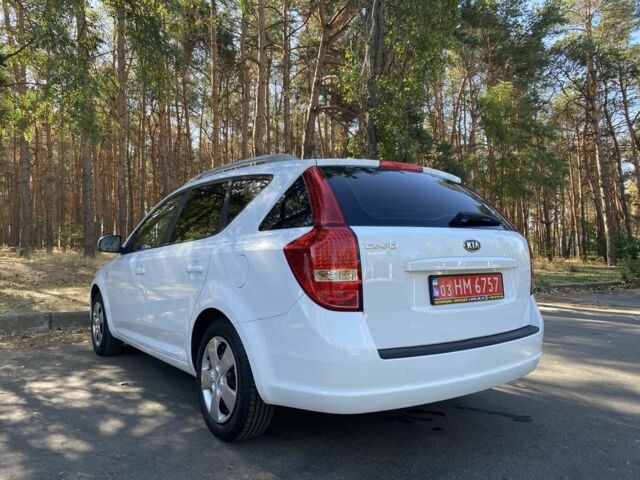 Білий Кіа Сід, об'ємом двигуна 1.6 л та пробігом 236 тис. км за 6999 $, фото 4 на Automoto.ua