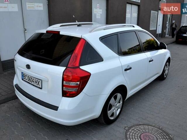 Білий Кіа Сід, об'ємом двигуна 1.4 л та пробігом 221 тис. км за 4800 $, фото 8 на Automoto.ua