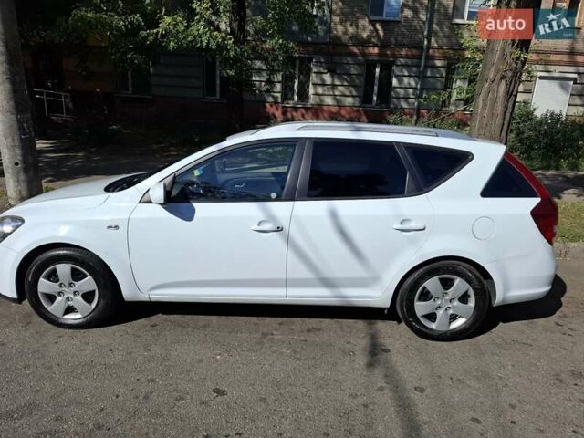 Белый Киа Сид, объемом двигателя 1.6 л и пробегом 281 тыс. км за 5800 $, фото 10 на Automoto.ua