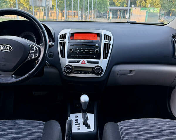 Белый Киа Сид, объемом двигателя 1.6 л и пробегом 222 тыс. км за 7500 $, фото 22 на Automoto.ua