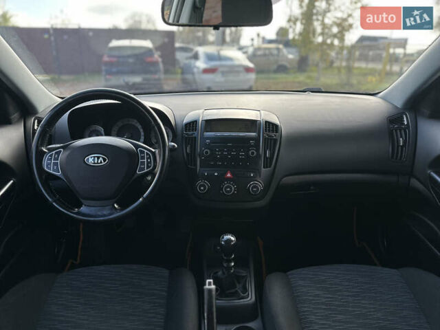 Белый Киа Сид, объемом двигателя 1.6 л и пробегом 193 тыс. км за 5500 $, фото 50 на Automoto.ua