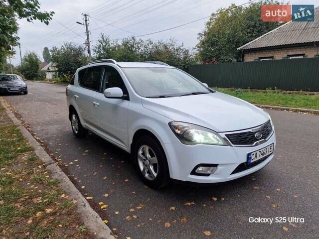 Белый Киа Сид, объемом двигателя 1.59 л и пробегом 227 тыс. км за 5999 $, фото 17 на Automoto.ua
