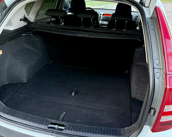 Белый Киа Сид, объемом двигателя 1.6 л и пробегом 222 тыс. км за 7500 $, фото 28 на Automoto.ua