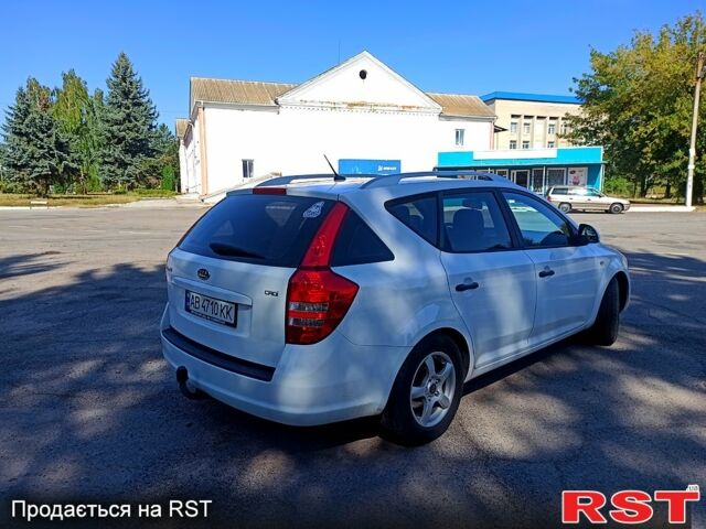 Белый Киа Сид, объемом двигателя 1.6 л и пробегом 191 тыс. км за 5200 $, фото 5 на Automoto.ua