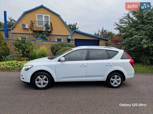 Белый Киа Сид, объемом двигателя 1.59 л и пробегом 227 тыс. км за 5999 $, фото 5 на Automoto.ua