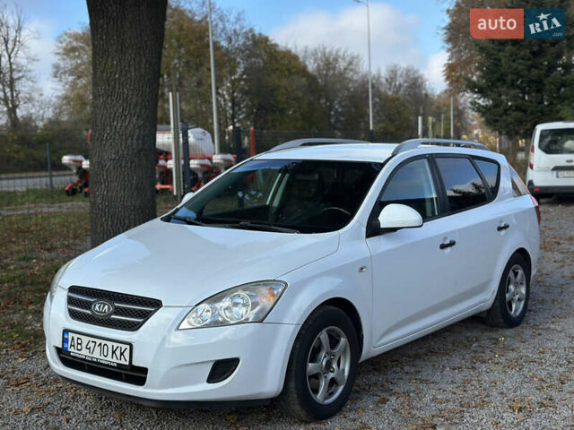Белый Киа Сид, объемом двигателя 1.6 л и пробегом 193 тыс. км за 5500 $, фото 3 на Automoto.ua
