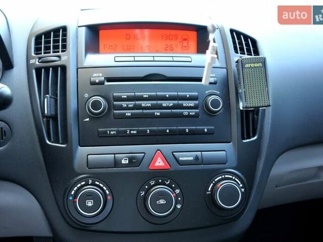 Білий Кіа Сід, об'ємом двигуна 1.4 л та пробігом 221 тис. км за 4800 $, фото 29 на Automoto.ua