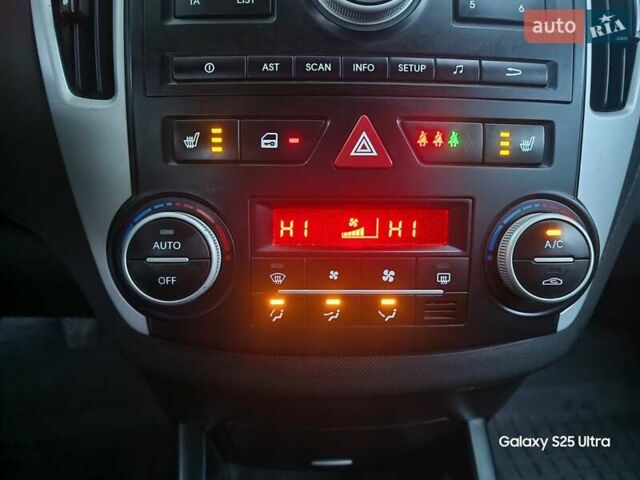 Белый Киа Сид, объемом двигателя 1.59 л и пробегом 227 тыс. км за 5999 $, фото 24 на Automoto.ua